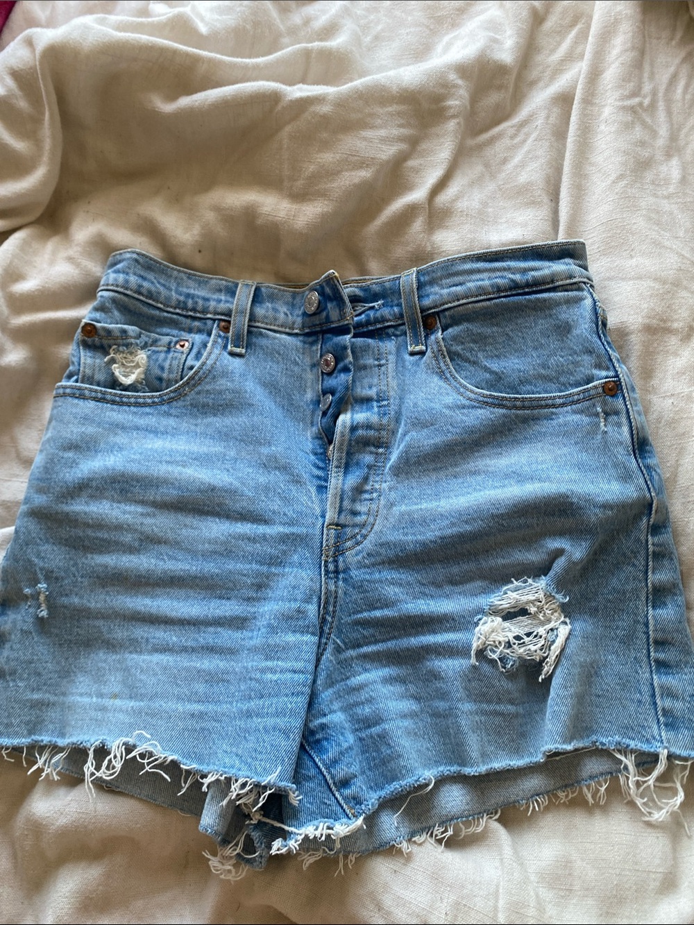 Levi’s Ribcage Shorts. Size 27.